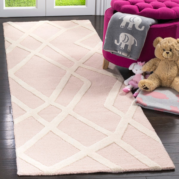 Safavieh Kids SFK905 Hand Tufted Rug