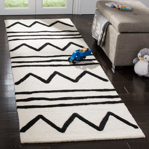 Safavieh Safavieh Kids 907 Zigzag Hand Tufted Wool Rug SFK907D-3