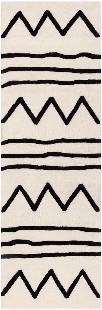 Safavieh Kids SFK907 Hand Tufted Rug