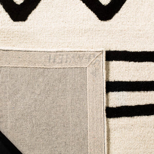 Safavieh Kids SFK907 Hand Tufted Rug