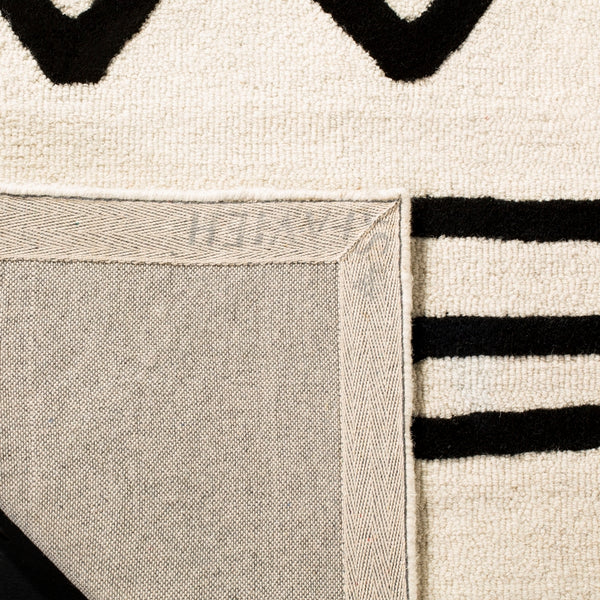 Safavieh Safavieh Kids 907 Zigzag Hand Tufted Wool Rug SFK907D-3