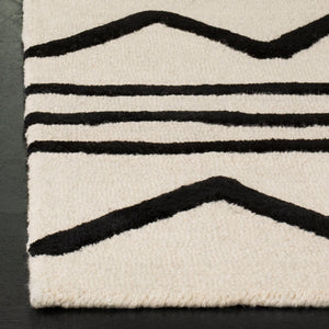 Safavieh Safavieh Kids 907 Zigzag Hand Tufted Wool Rug SFK907D-3