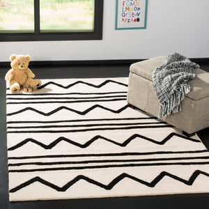 Safavieh Safavieh Kids 907 Zigzag Hand Tufted Wool Rug SFK907D-3