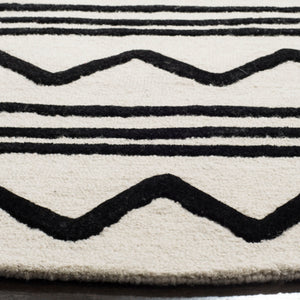 Safavieh Safavieh Kids 907 Zigzag Hand Tufted Wool Rug SFK907D-3