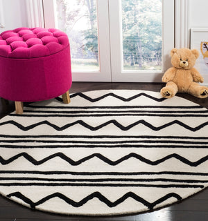Safavieh Safavieh Kids 907 Zigzag Hand Tufted Wool Rug SFK907D-3