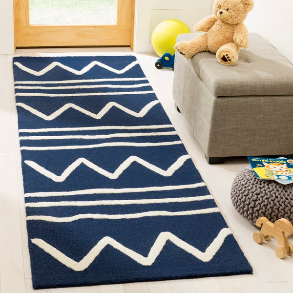 Safavieh Kids SFK907 Hand Tufted Rug