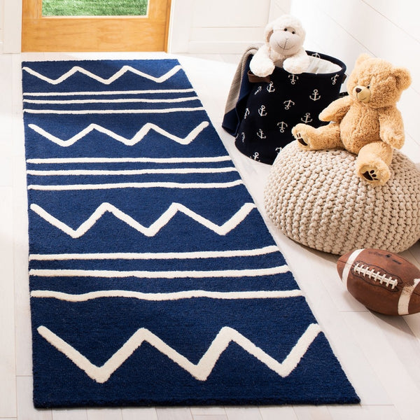 Safavieh Safavieh Kids 907 Zigzag Hand Tufted Wool Rug SFK907N-3