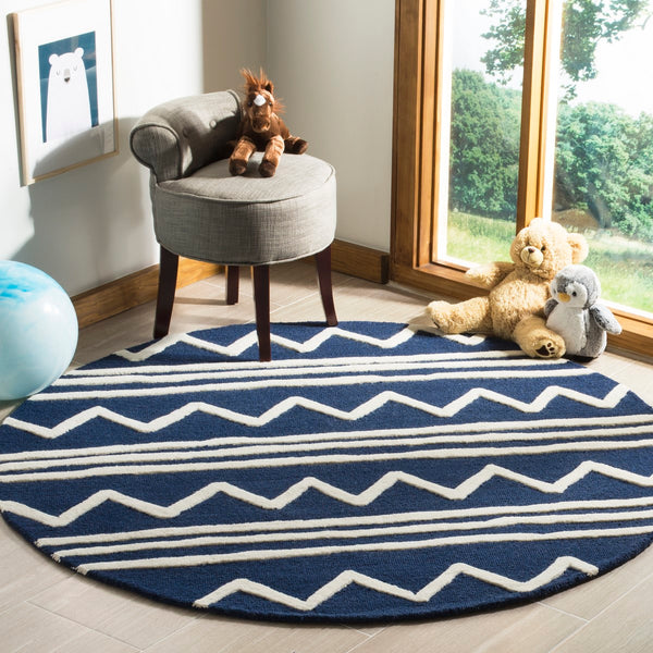 Safavieh Kids SFK907 Hand Tufted Rug