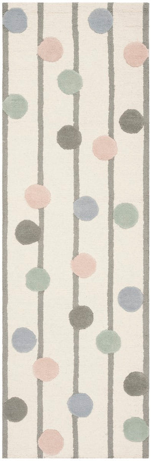 Safavieh Kids SFK909 Hand Tufted Rug