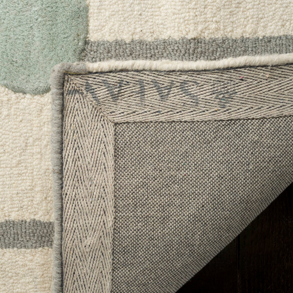 Safavieh Kids SFK909 Hand Tufted Rug