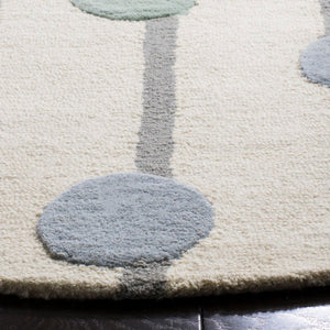 Safavieh Kids SFK909 Hand Tufted Rug