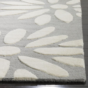 Safavieh Safavieh Kids 914 Daisy Hand Tufted Wool Rug SFK914C-3