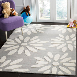Safavieh Kids SFK914 Hand Tufted Rug