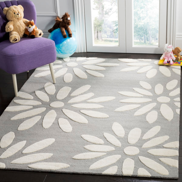 Safavieh Kids SFK914 Hand Tufted Rug