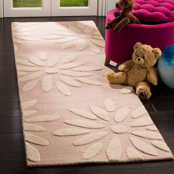 Safavieh Kids SFK914 Hand Tufted Rug