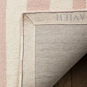 Safavieh Kids SFK915 Hand Tufted Rug