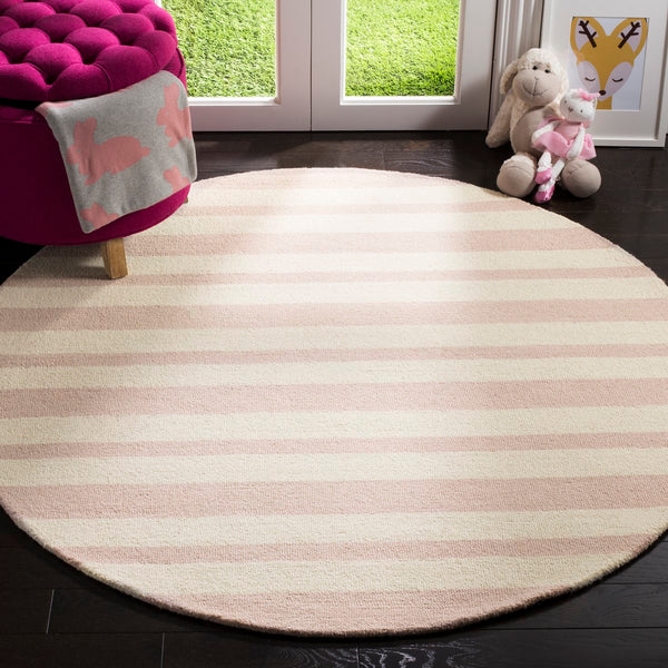 Safavieh Kids SFK915 Hand Tufted Rug