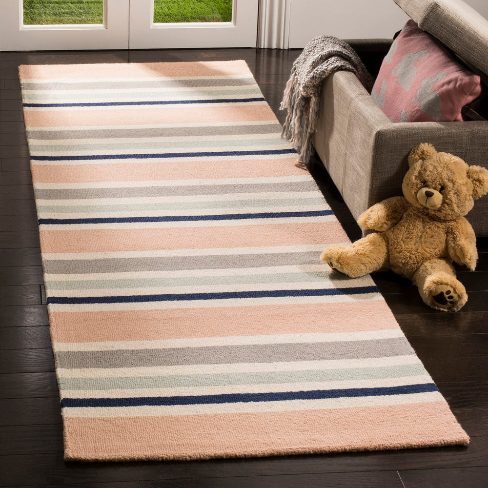 Safavieh Kids SFK916 Hand Tufted Rug