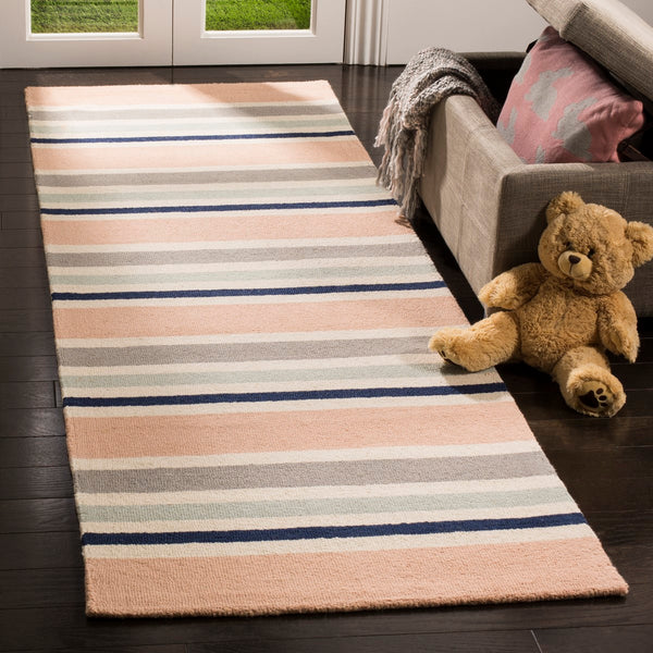 Safavieh Kids SFK916 Hand Tufted Rug