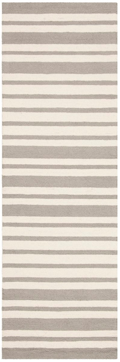 Safavieh Kids SFK917 Hand Tufted Rug