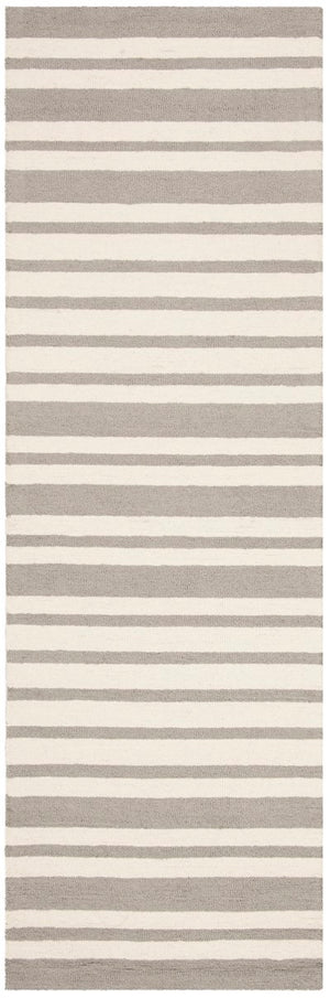 Safavieh Kids SFK917 Hand Tufted Rug