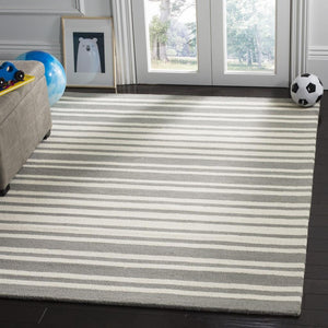 Safavieh Safavieh Kids 917 Barcode Hand Tufted Wool Rug SFK917C-3