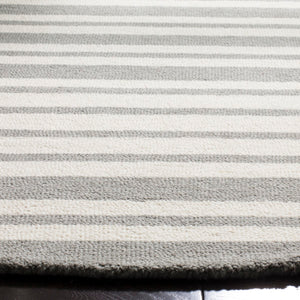 Safavieh Kids SFK917 Hand Tufted Rug