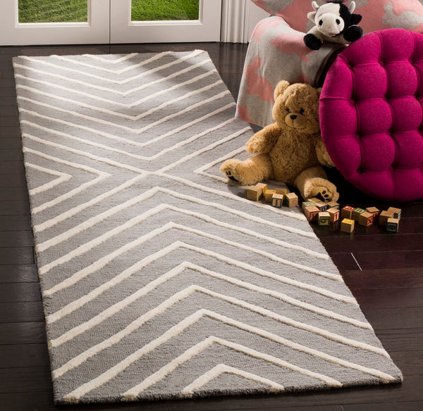 Safavieh Kids SFK920 Hand Tufted Rug