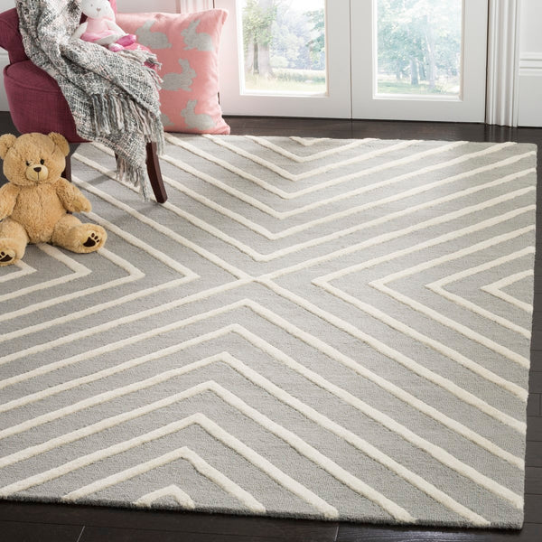 Safavieh Kids SFK920 Hand Tufted Rug