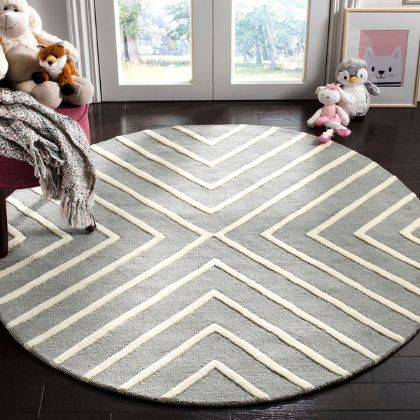 Safavieh Kids SFK920 Hand Tufted Rug