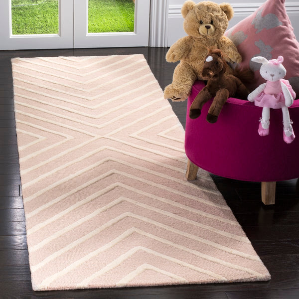 Safavieh Kids SFK920 Hand Tufted Rug