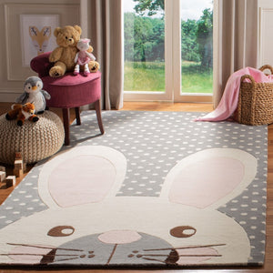 Safavieh Kids SFK922 Tufted Rug