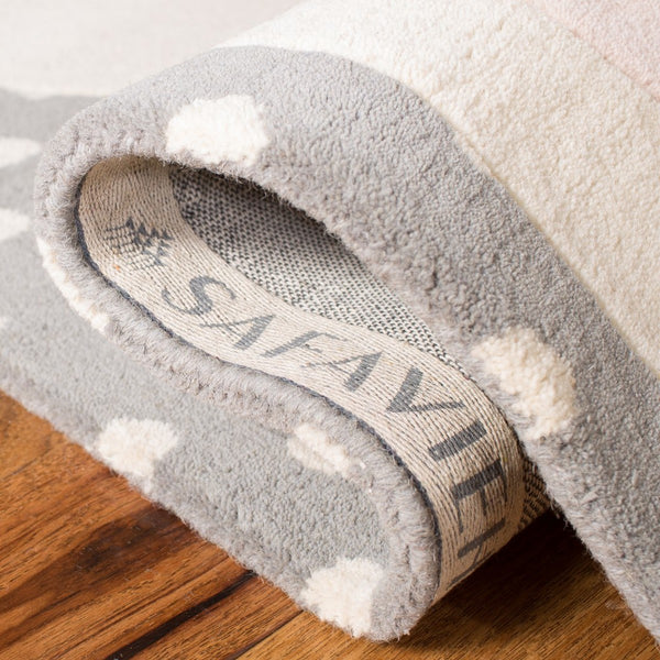 Safavieh Kids SFK922 Tufted Rug