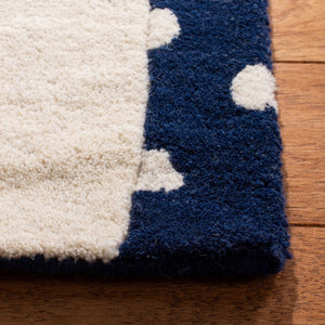 Safavieh Kids SFK922 Tufted Rug