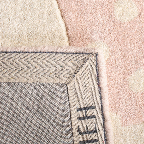 Safavieh Kids SFK922 Tufted Rug