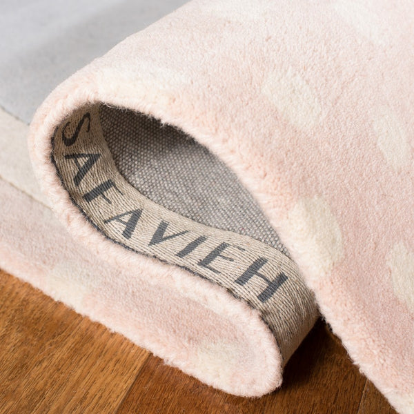 Safavieh Kids SFK922 Tufted Rug