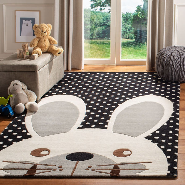 Safavieh Kids SFK922 Tufted Rug