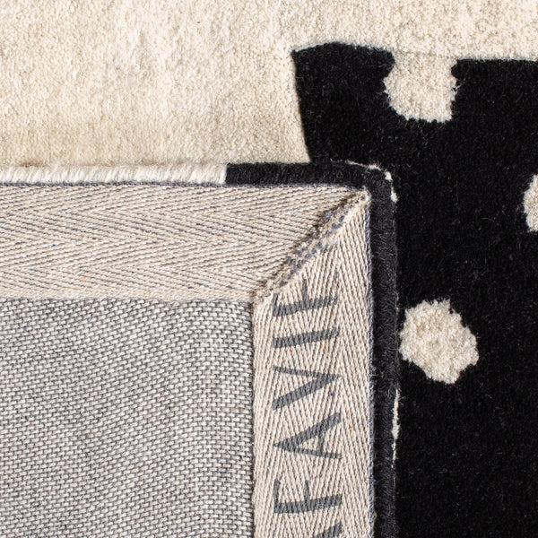 Safavieh Kids SFK922 Tufted Rug