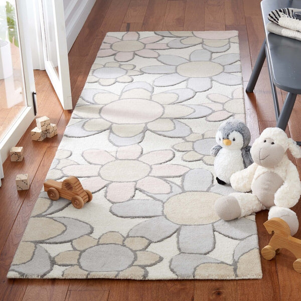 Safavieh Safavieh Kids  Hand Tufted 100% Wool Rug SFK923A-8