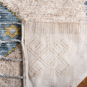 Safavieh Saffron SFN101 Hand Loomed Rug