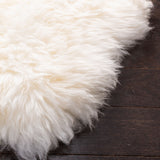 Safavieh Sheep Skin 121 Natural sheepskin made without dying 90% Jute/10% Cotton Rug SHS121A-1628