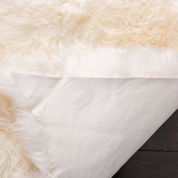 Safavieh Sheep Skin 121 Natural sheepskin made without dying 90% Jute/10% Cotton Rug SHS121A-1628