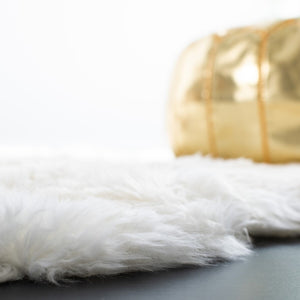 Safavieh Sheep Skin 211 Hand Woven Sheep Skin Rug SHS211A-24