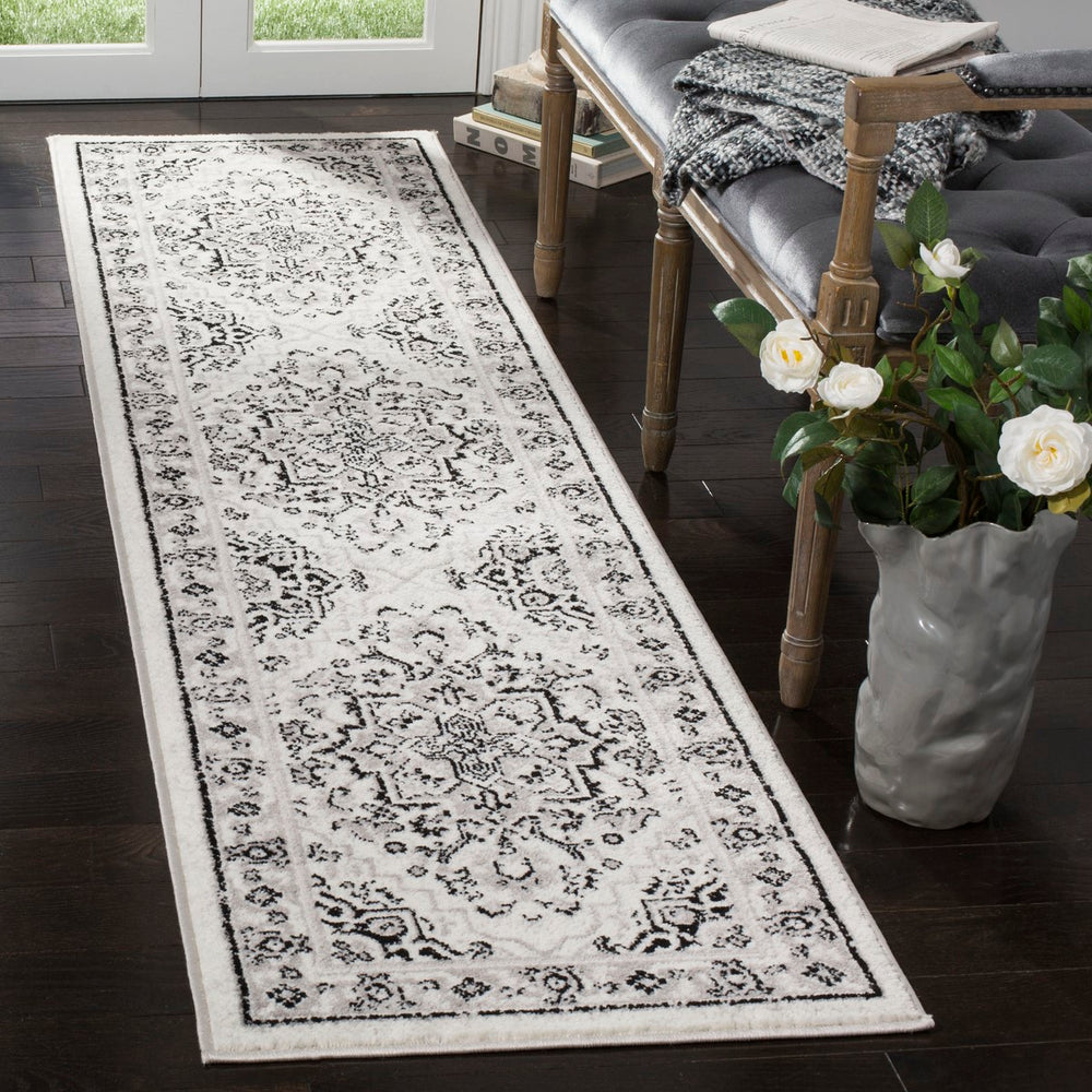 Safavieh Skyler SKY126 Power Loomed Rug