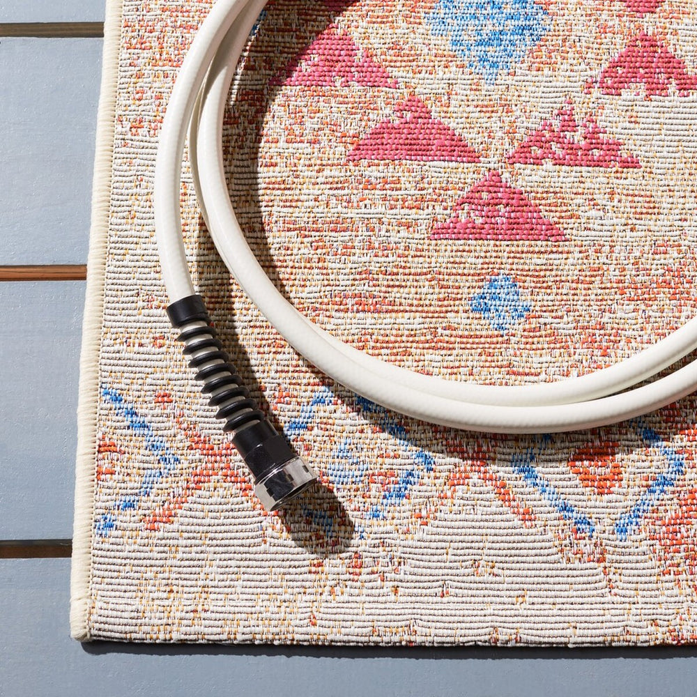 Summer 420 Indoor / Outdoor Power Loomed 23% Polyester 76% Polypropylene 1% Backing Material Rug Ivory / Red