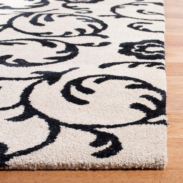 Safavieh Soho SOH415 Hand Tufted Rug