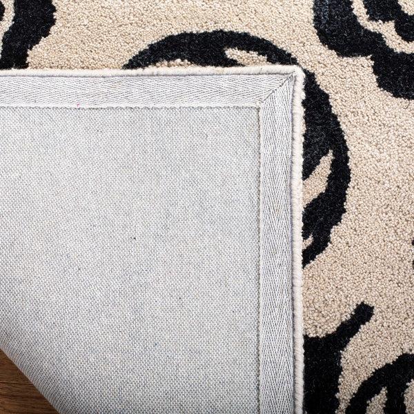 Safavieh Soho SOH415 Hand Tufted Rug