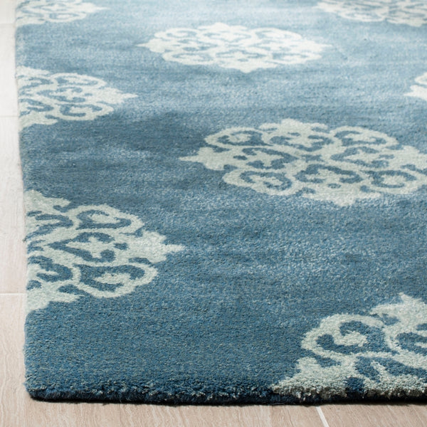 Soho Soh424  Hand Tufted 100% Wool Pile Rug Blue