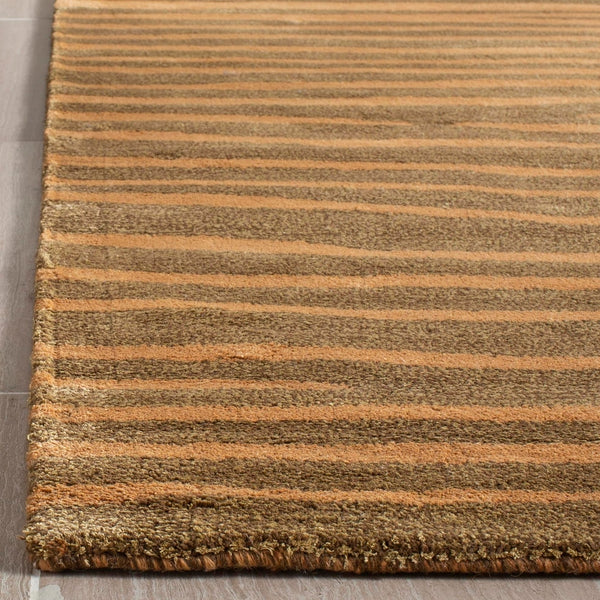 Safavieh SOH426 Hand Tufted Rug