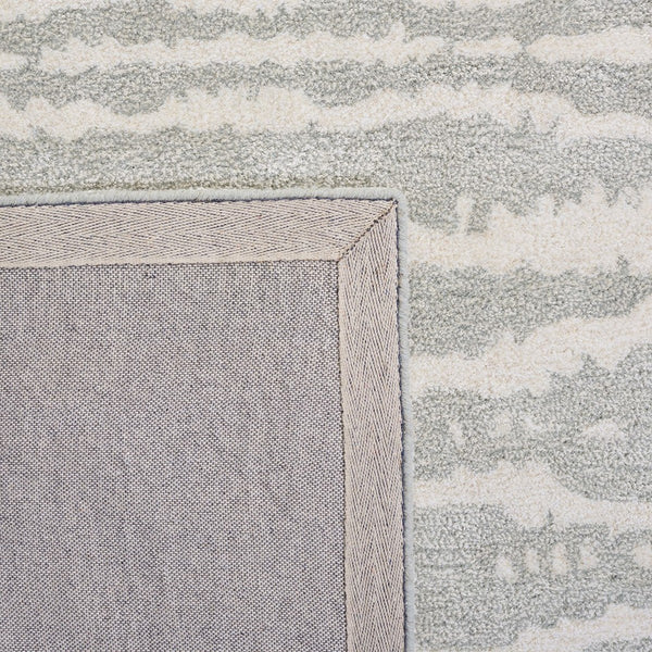 Soho 656 Contemporary Hand Tufted 60% Viscose, 40% Wool Rug Light Grey / Ivory